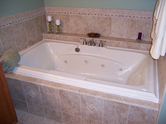 Master Bath Jetted Tub