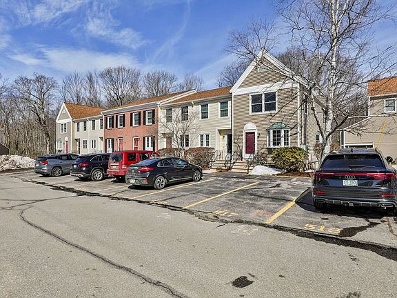 2nd image of 518 Fox Hollow Way