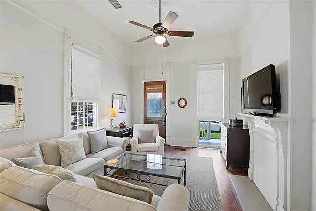 2 bed, 2.0 bath, 1350 sqft, $4,000 — Photo 4