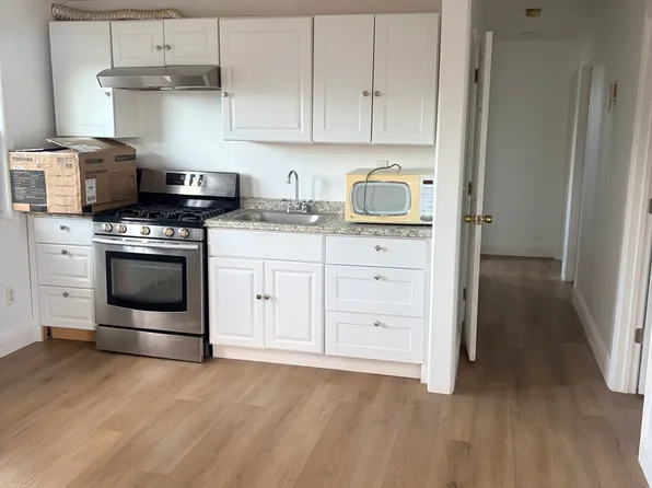 (undisclosed Address), West Islip, NY 11795