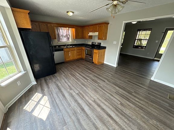 4th image of 320 Dogwood Trl