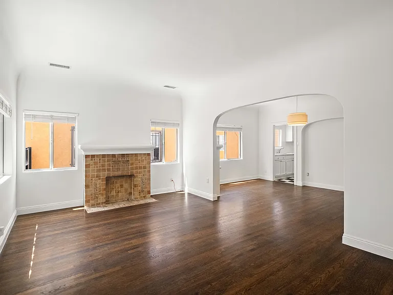 1381 S Orange Dr — Photo 3