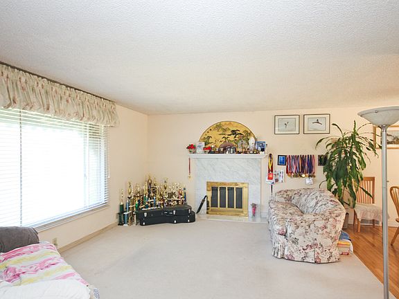 5th image of 2389 E Logan Way