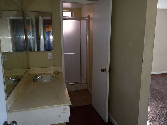 2nd image of 624 N Wilcox Ave APT 2