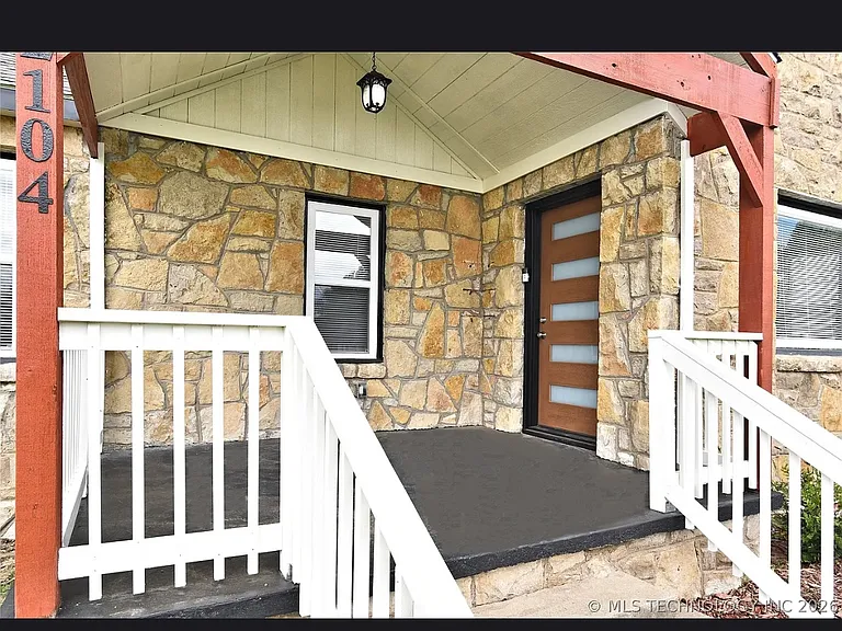 2104 N Boston Pl — Photo 2