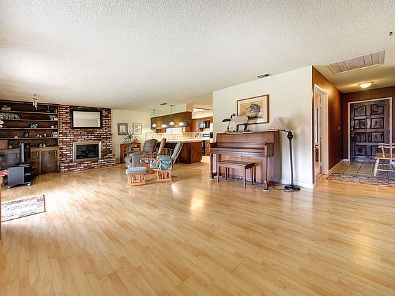 3rd image of 1512 Mallard Ln