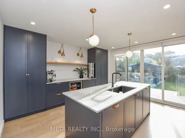 28 Connorvale Ave, Toronto, ON M8W 4A1