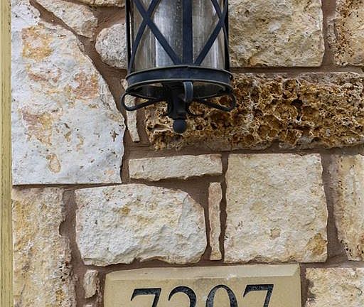 3rd image of 7207 Andalucia St