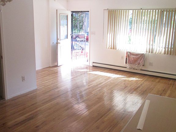 5th image of 23124 Lansing Ave #1