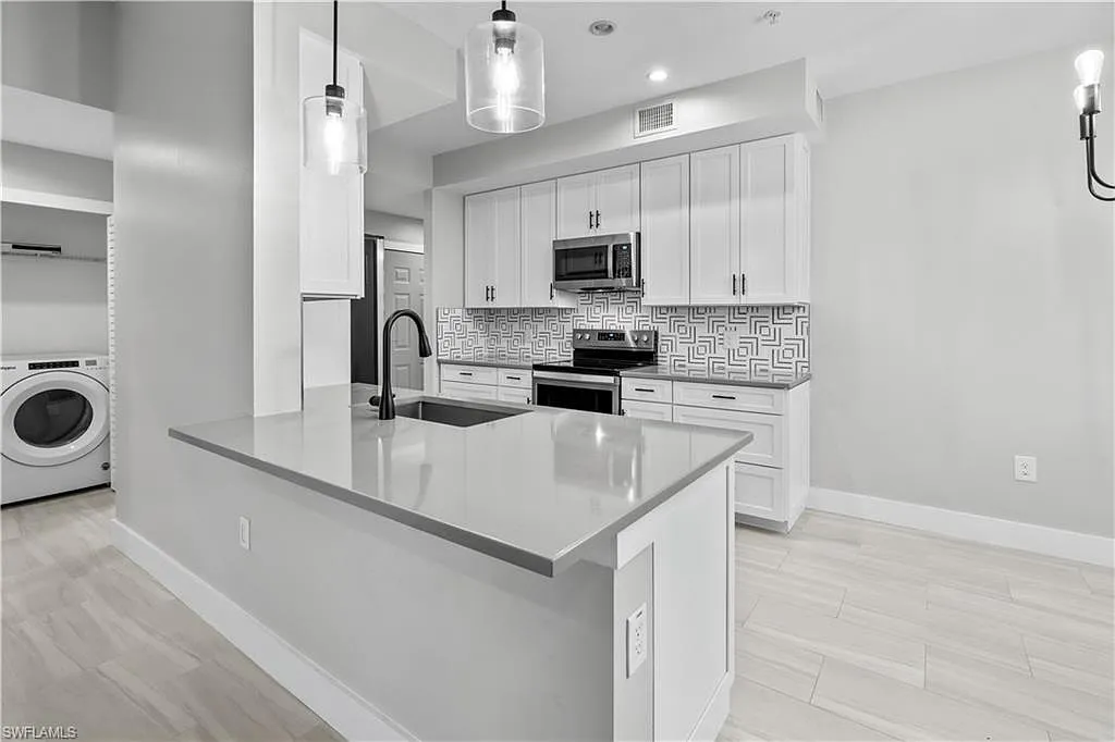 2 bed, 2.0 bath, 1247 sqft, $2,500 — Photo 3