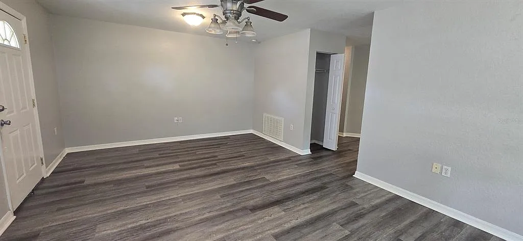 3 bed, 2.0 bath, 1087 sqft, $1,345 — Photo 2