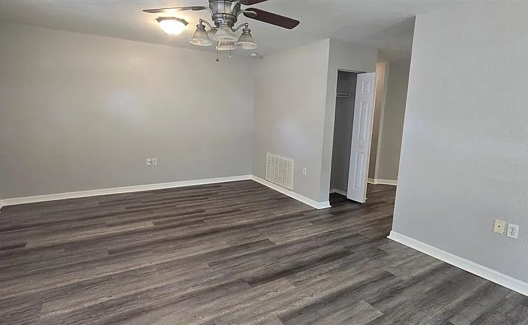 2605 NE 22nd Ave — Photo 2