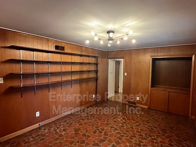 5081 Whitehall Ave — Photo 11
