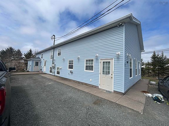 2nd image of 2 Pine Ridge Rd