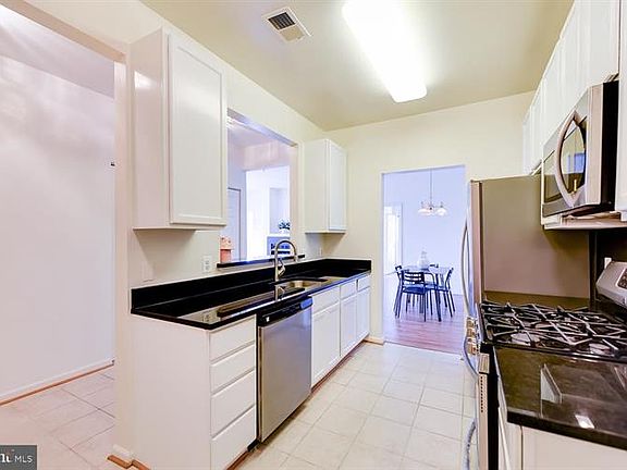 5th image of 6585 Grange Ln Unit 303