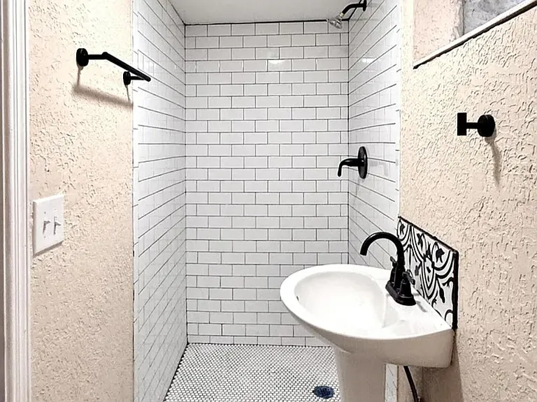 3312 Montana Ave — Photo 6