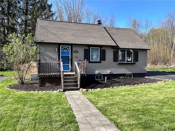 81 E Oneida St, Baldwinsville, NY 13027