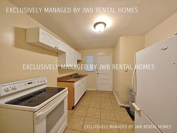 4th image of 2823 W 6th St