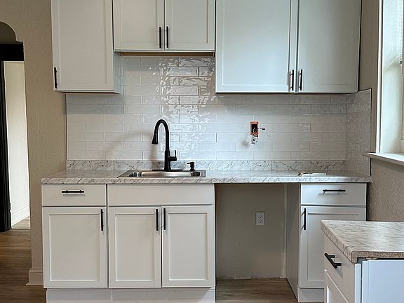 4th image of 2927 Nebraska Ave #1F