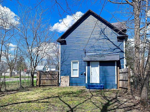 2nd image of 1042 Van Buren St