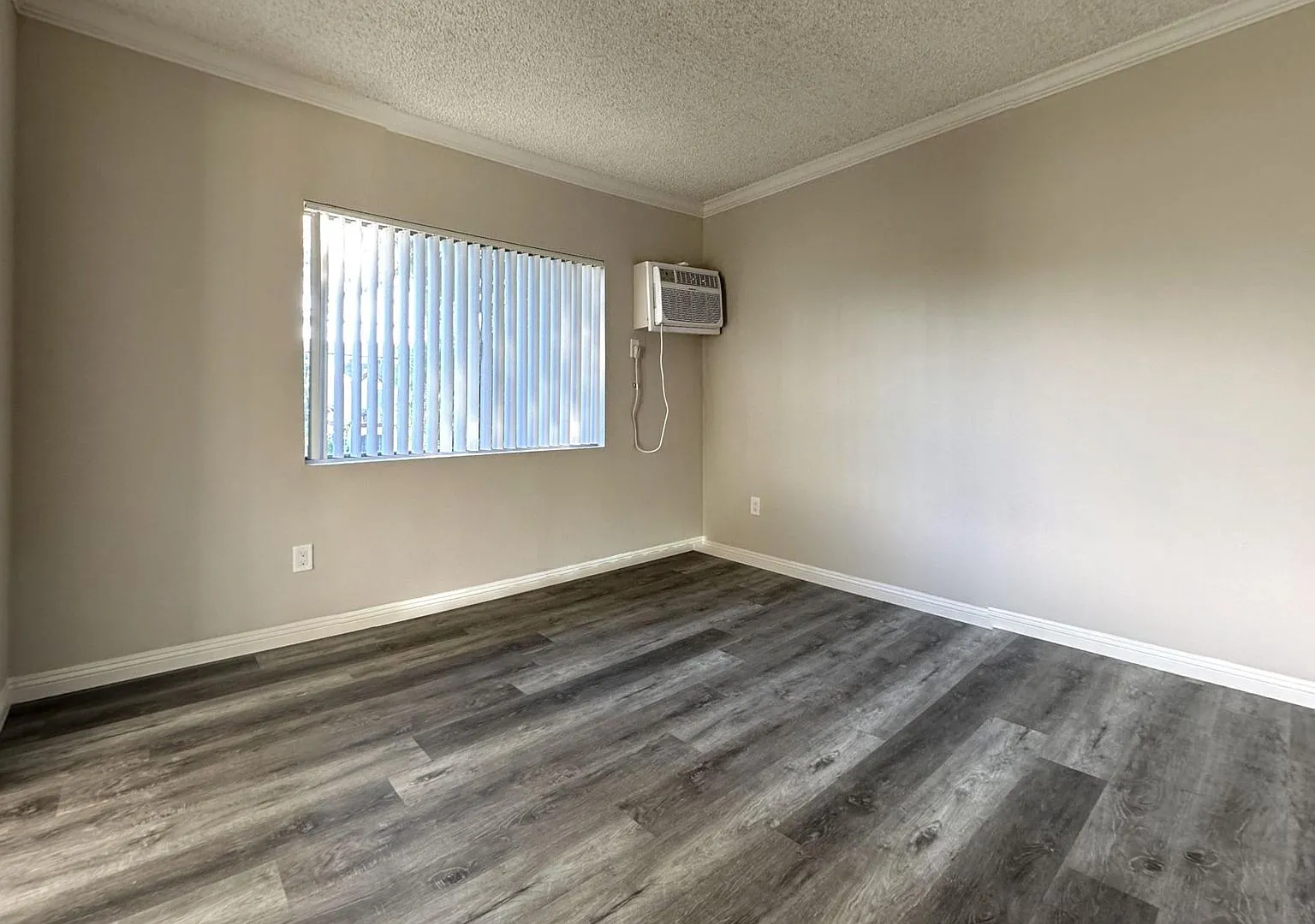 Kester Towers...Gorgeous Newly Remodeled...Quiet comfortable place to call home! CALL NOW! — Photo 4