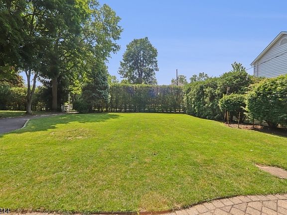 3rd image of 25 Alma Ave