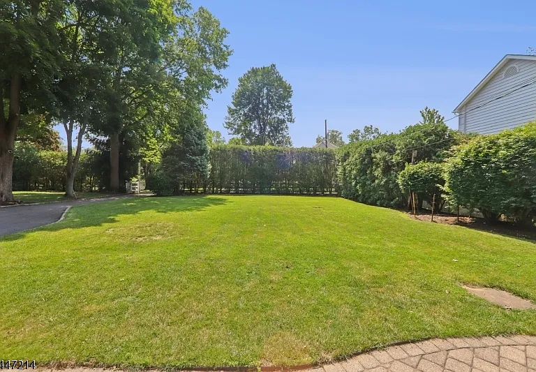 25 Alma Ave — Photo 2