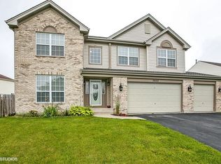 7052 Westwood Dr, Carpentersville, IL 60110