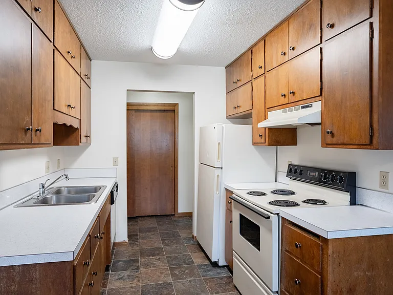 Fargo, ND Martha Alice Apartments | 21B | Kitchen