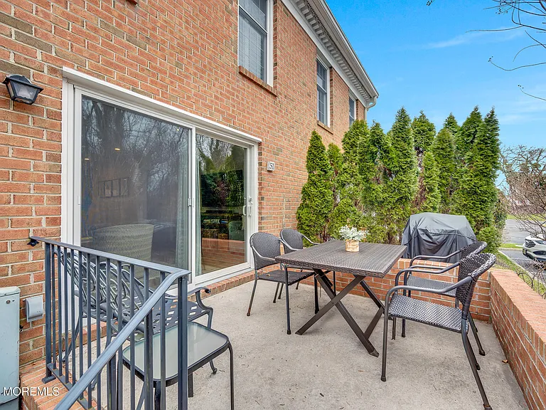 51 Wyckham Rd — Photo 30