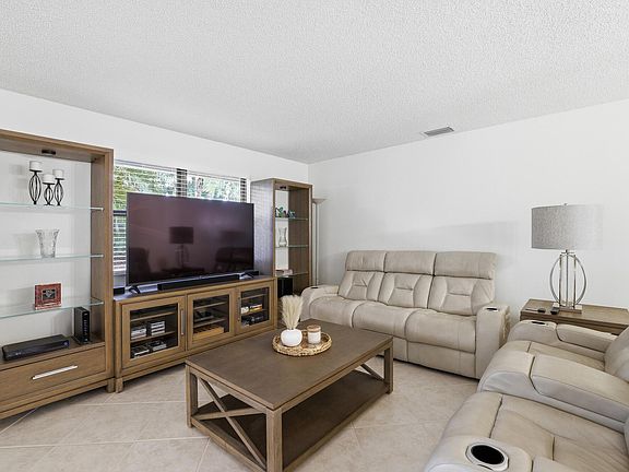 5th image of 172 Sarita Court