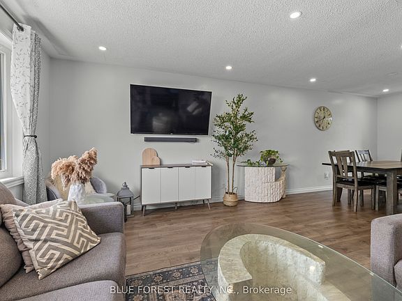 3rd image of 42 Dunwich Dr