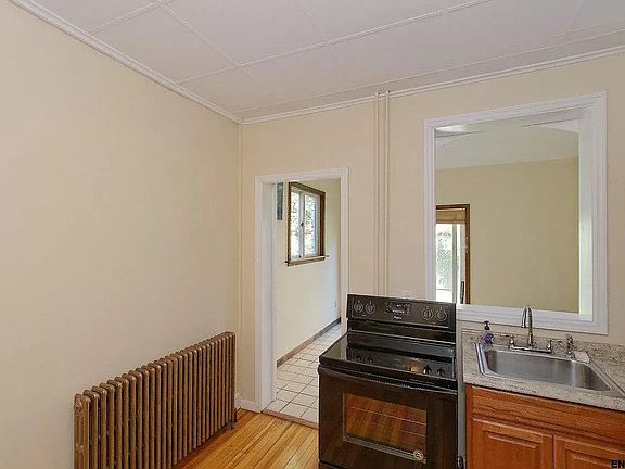 4th image of 69 S Lake Ave #1