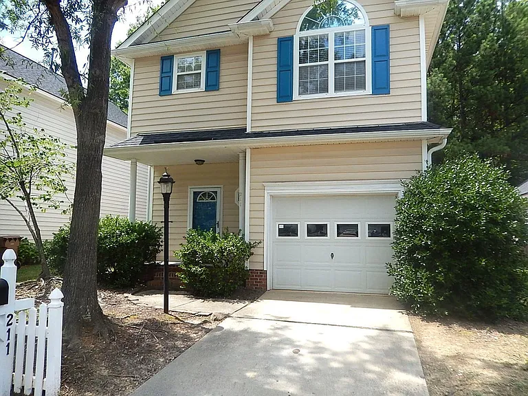 211 Bridgepath Dr — Photo 1