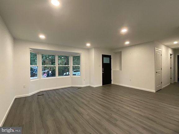 3rd image of 131 Clover St