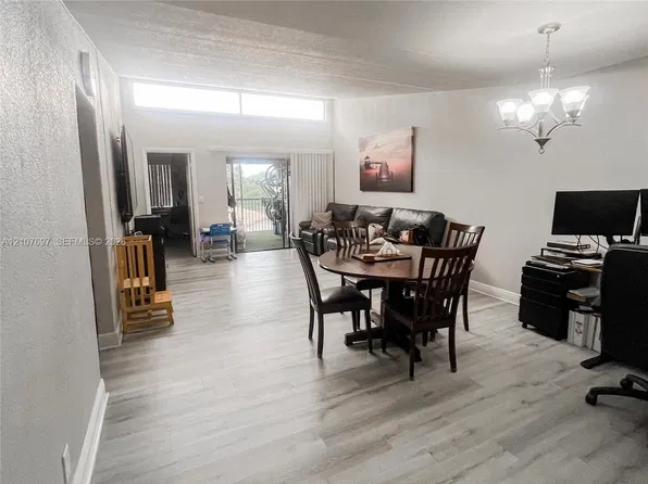 8733 Shadowwood Blvd #308, Coral Springs, FL 33071