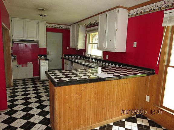 3rd image of 3760 Woodland Dr