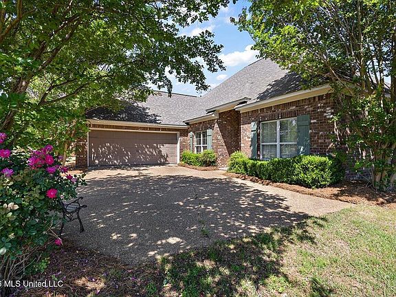 3rd image of 202 Calhoun Dr