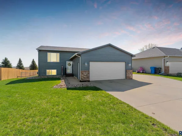 902 Woodmont Ave, Harrisburg, SD 57032
