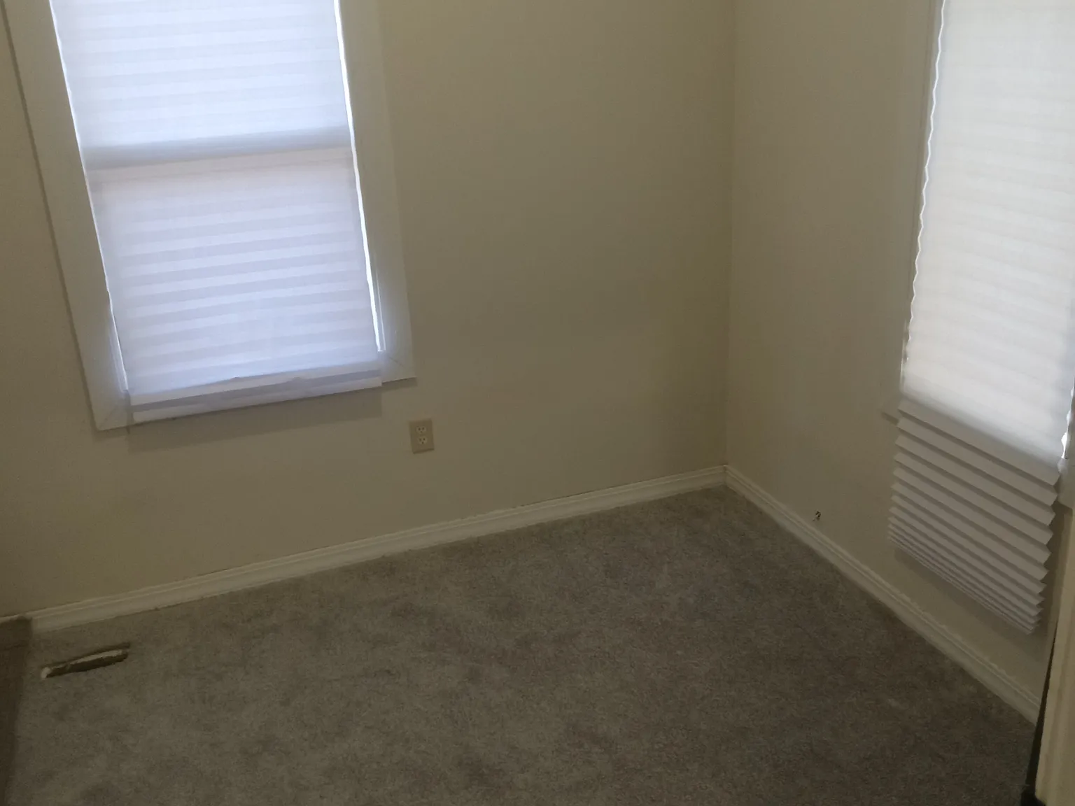 3 bed, 1000 sqft, $1,600 — Photo 2
