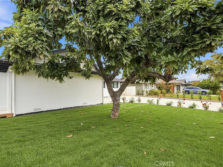 17511 Leafwood Ln — Photo 3