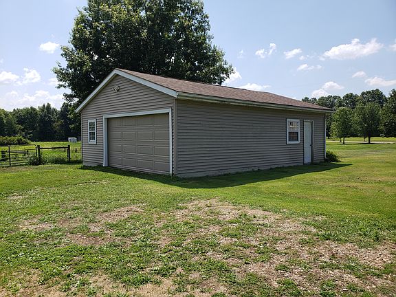 Garage w/power, heat/water