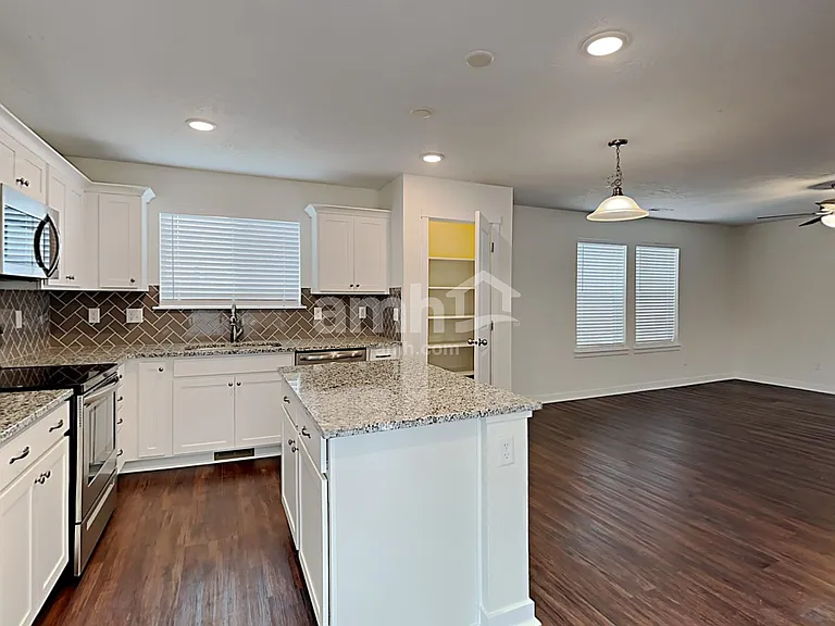 4537 N Alester Ave — Photo 5
