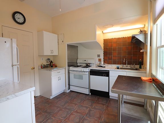 4th image of 83 Longwood Ave #6