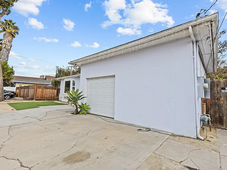 5059 Campanile Dr — Photo 32