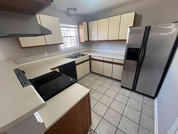 3rd image of 204 Mountain Creek Dr