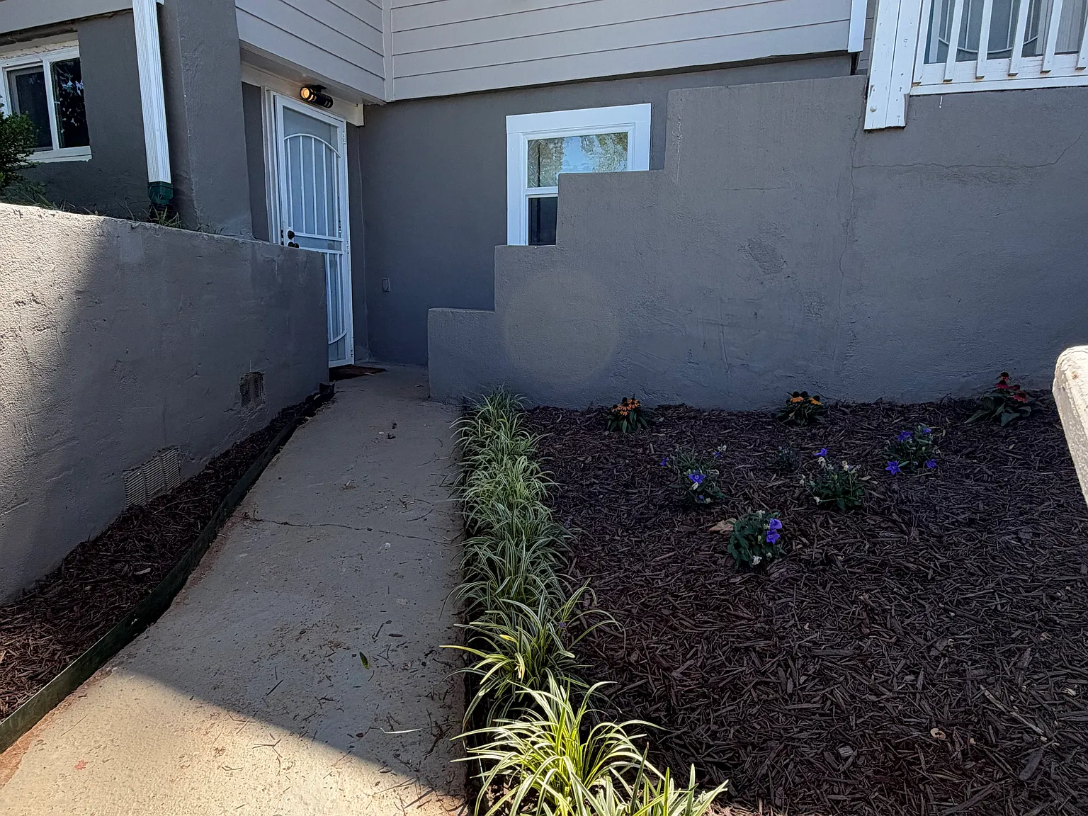 2 bed, 700 sqft, $1,300 — Photo 2