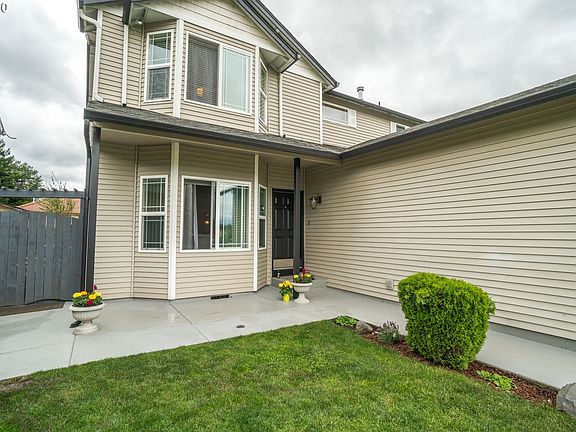 2nd image of 3709 NE 98th St