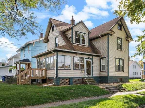 2219 Claussen St, Davenport, IA 52802