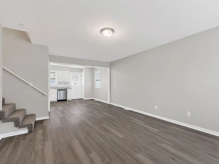 1802 SW Sunset Ave — Photo 3